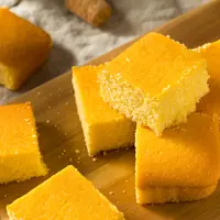 ilustrasi bolu kukus kacang hijau/copyright by Brent Hofacker (Shutterstock)