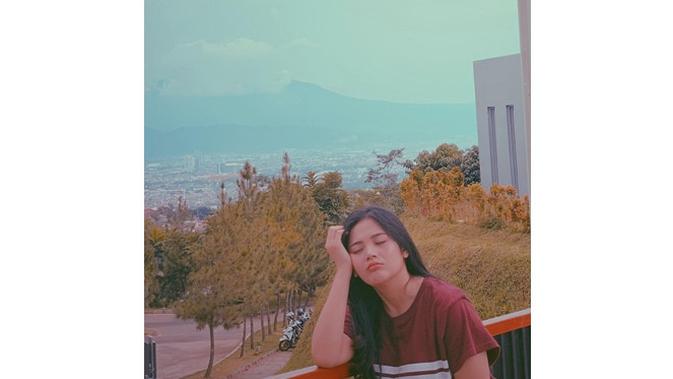6 Potret Natural Pemeran Ustazah Aisyah di Sinetron Pesantren Rock n' Dut, Memesona (sumber: Instagram.com/badriyahafiff)