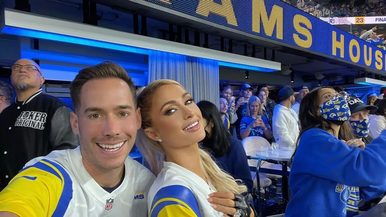 Paris Hilton dan Carter Reum. (Instagram/ parishilton)