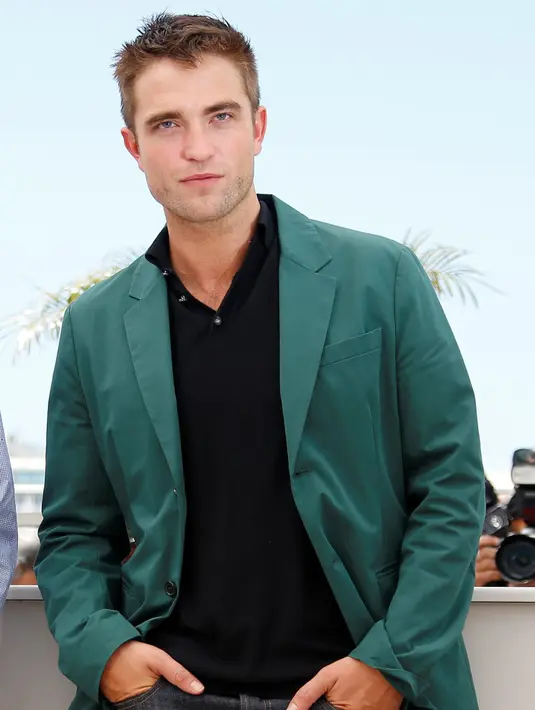 Oktober mendatang, Pattinson tampil menjadi fotografer artis di film Life, yang terbaru, dirinya akan ikut serta menjadi astronot dalam film produksi Clarie Denis. (Bintang/EPA)