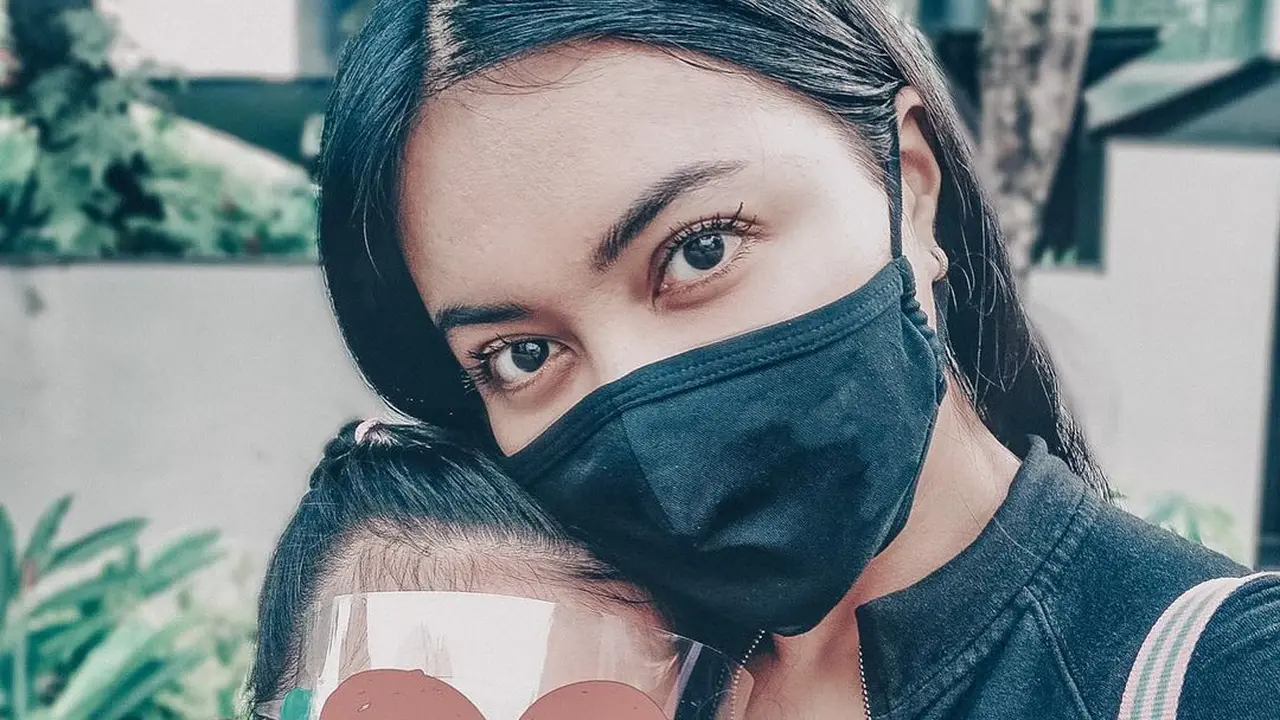 6 Potret Denada Setia Temani Sang Putri Lawan Leukimia Hingga Sembuh, Selalu Semangat