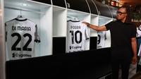 Edgar Davids saat hadir sebagai bintang tamu di acara Juventus Village di Jakarta hari Jumat (27/01/2023). (Ikhwan Yanuar Harun/Bola.com)