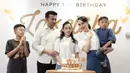 Arumi Bachsin merayakan ulang tahun putrinya, Lakeisha ke-11 dengan pesta sederhana. Putrinya yang akrab disapa Keisha terlihat mendapat kue ulang tahun warna putih lengkap dengan lilinnya. [@arumibachsin_94]