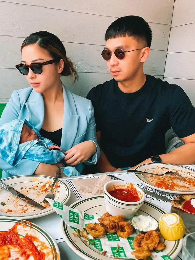 Fokus Jadi Ibu Rumah Tangga, Ini 10 Potret Nikita Willy saat Asuh Baby Issa