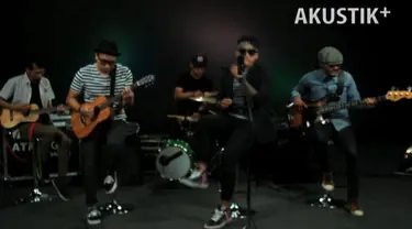 Akustik Plus kali ini menyuguhkan band The Papa yang meramu ska dengan unsur etnik khas Indonesia. Seperti apa? Simak aksi mereka!