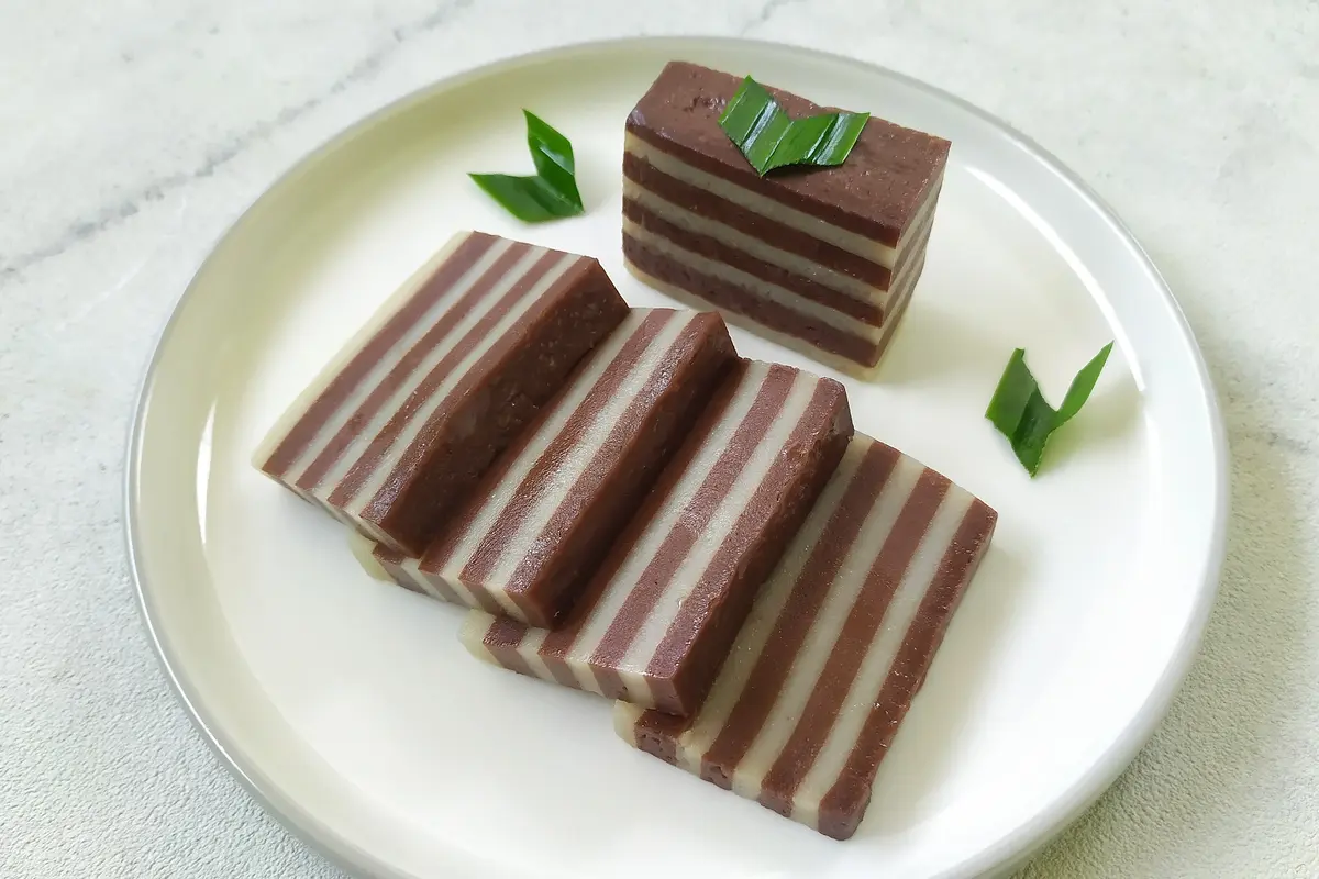 kue lapis manado