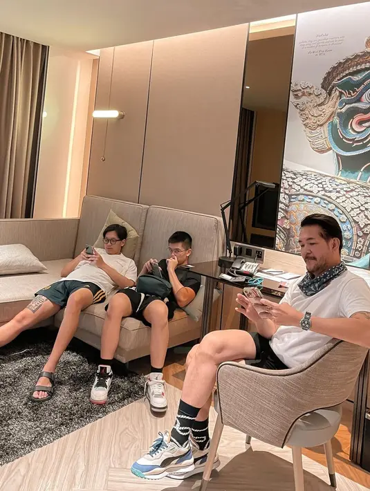 Dalam dunia akting, ia telah terlibat di banyak judul sinetron, serial web hingga layar lebar. Namanya juga beberapa kali masuk dalam ajang nominasi penghargaan, salah satunya Festival Film Bandung 2019 yang memasukkan nama Brandon dalam kategori Pemeran Pembantu Pria Terpuji . [Instagram/ferrysal1m]