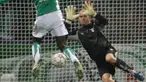 Marco Ballotta membela Lazio semenjak 1997, tapi ia hanya berseragam biru langit selama tiga musim, lantaran pada 2000 dirinya ditransfer ke Inter. (Foto: AFP/John MacDougall)