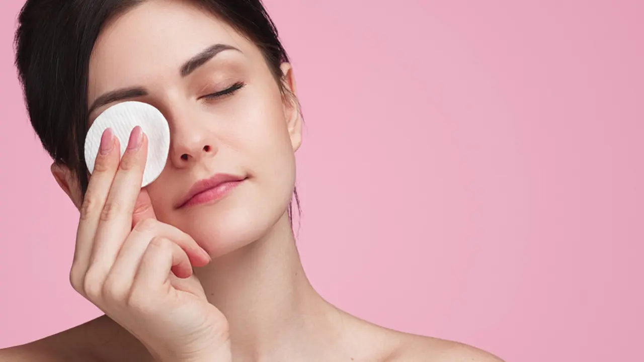 5 Langkah Membersihkan Makeup Waterproof yang Tepat demi Cegah Iritasi dan Jerawat