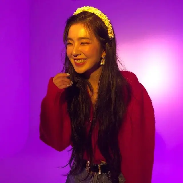 Ide Busana Bernuansa Merah ala Idol Korea, Inspirasi Adu Gaya Virtual Saat Imlek Tiba