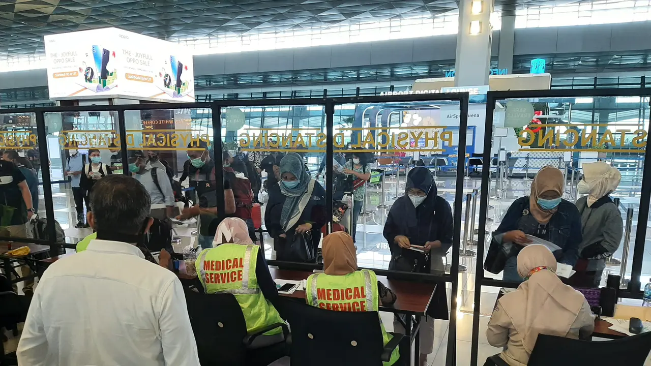 Bandara Internasional Soekarno Hatta (Soetta) memperketat pengawasan menyusul temuan virus varian baru atau SARS-CoV-2 di Inggris pada 20 September 2020 lalu.
