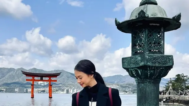 Super Kasual dan Stylish, Intip Gaya OOTD Yuki Kato Saat Liburan di Luar Negeri saat Musim Dingin,