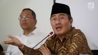 Ketum ICMI, Jimly Asshiddiqie memberikan pernyataan pers dalam diskusi bersama media di Jakarta, Rabu (9/8).  Jimly mengingatkan semua pihak untuk tetap memegang teguh Pancasila, UUD, NKRI, dan Bhineka Tunggal Ika. (Liputan6.com/Johan Tallo)