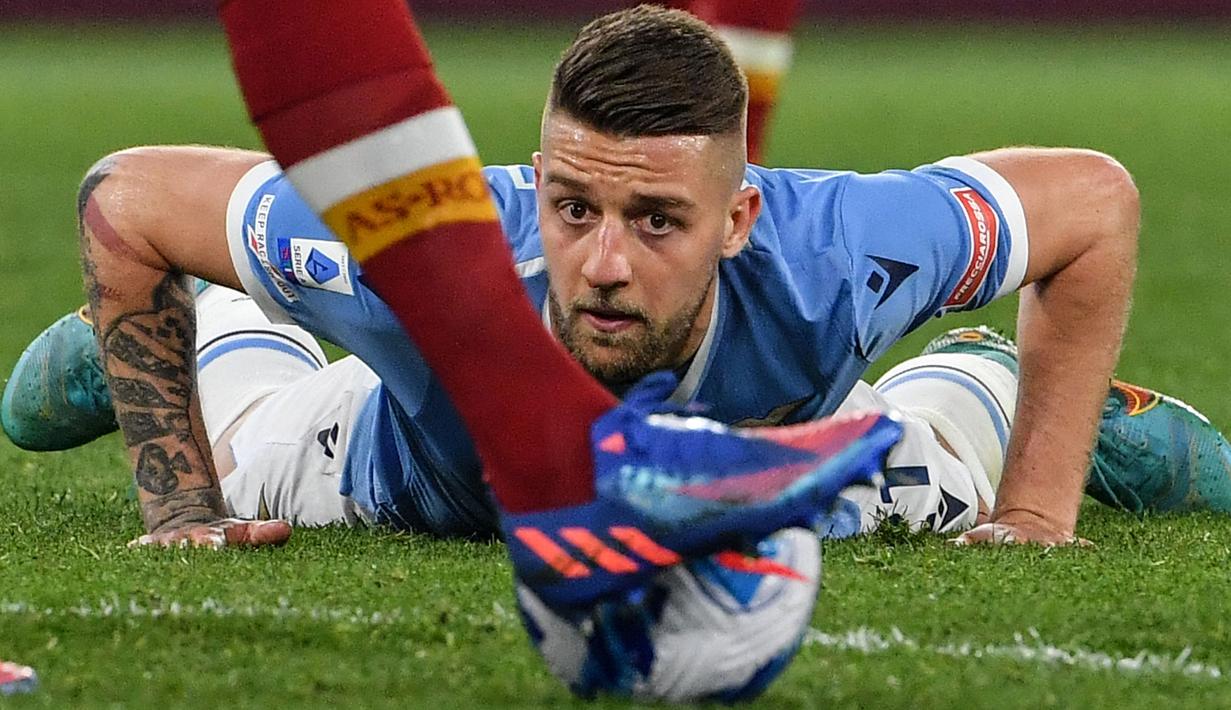 Sergej dan Vanja Milinkovic-Savic dilahirkan dari orang tua yang mempunyai latar belakang seorang atlet. Ayahnya seorang pesepak bola, sedangkan sang ibu merupakan seorang pebasket. (AFP/Tiziana Fabi)