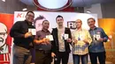 Raffi Ahmad bersama beberapa pendukung acara. (Galih W. Satria/bintang.com)