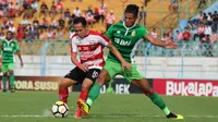 Duel Madura United vs Bhayangkara FC di Stadion Gelora Bangkalan, Bangkalan, Jumat (9/11/2018). (Bola.com/Aditya Wany)