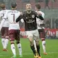 Luca Antonelli mencetak gol kemenangan AC Milan atas Torino dalam lanjuta Liga Serie A Italia di Stadion San Siro, Minggu (28/2/2016). (Liputan6.com/twitter.com/acmilan)