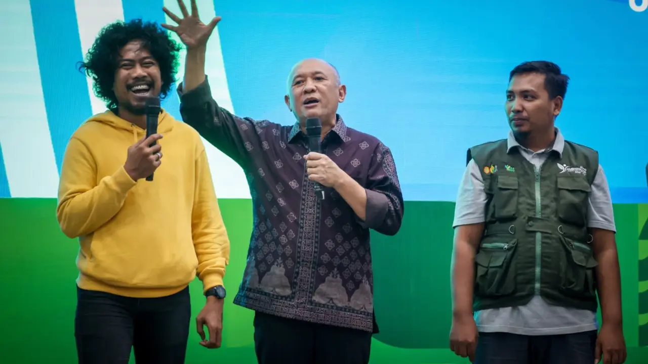 Menteri Koperasi dan UKM Teten Masduki mengungkap ada 1,5 juta orang lulusan universitas yang tidak terserap lowongan kerja tiap tahunnya