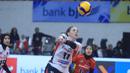 <p>Pemain Jakarta Pertamina Enduro, Polina Shemanova mencoba membangun serangan saat menghadapi Jakarta Popsivo Polwan pada laga seri kedua putaran kedua PLN Mobile Proliga 2024 di GOR Si Jalak Harupat, Kabupaten Bandung, Kamis (6/6/2024). Jakarta Pertamina Enduro kalah 0-3 (14-25, 17-25, 21-25). (Dok. PBVSI)</p>