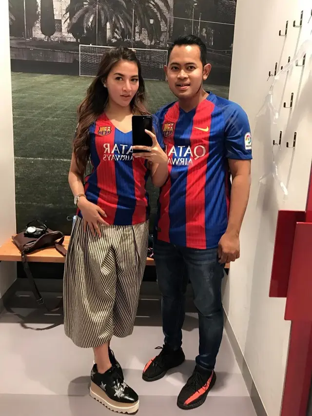 Biasa Glamor, Ini 6 Potret Shandy Istri Crazy Rich Malang Tampil Sederhana