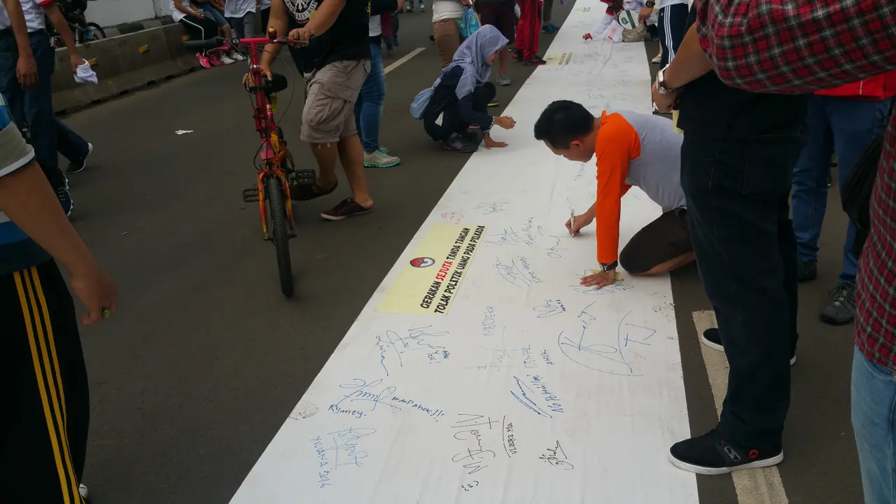 Bawaslu Gelar Aksi Sejuta Tanda Tangan di CFD Thamrin