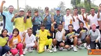 Citizen6, Cilangkap: Foto bersama dengan Tim Tenis Lapangan Kolinlamil setelah memenangkan pertandingan melawan Tim Tenis Armabar, Selasa (12/6). (Pengirim: Dispenkolinlamil)