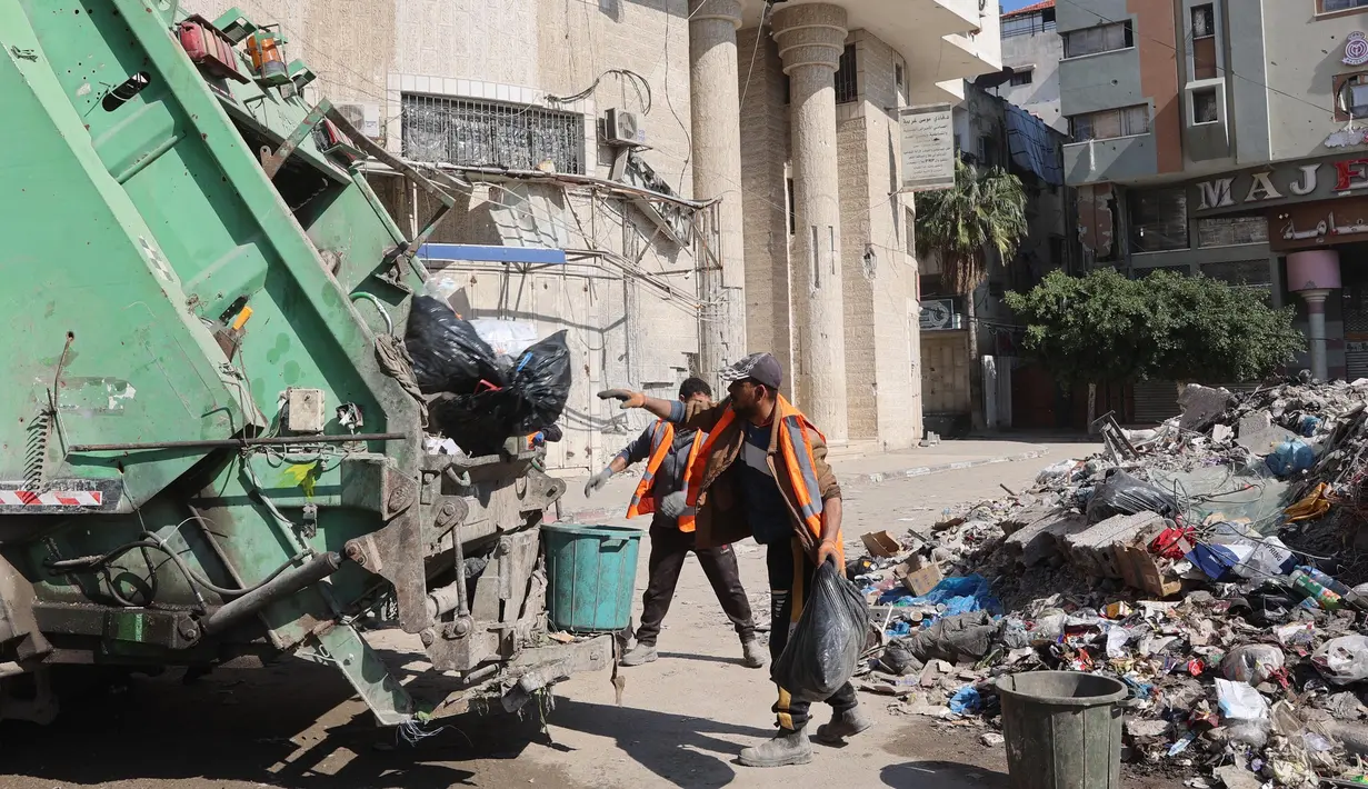 Pemerintah Gaza mempersiapkan kota tersebut untuk menyambut bulan suci Ramadan. (Omar AL-QATTAA/AFP)