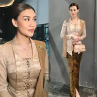 Lihat di sini beberapa potret pesona cantiknya calon manten Aaliyah Massaid di acara Tedak Siten anak Aurel Hermansyah.