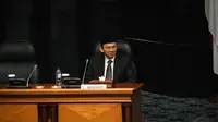 Ahok di rapat paripurna rapat paripurna di Gedung DPRD DKI Jakarta dengan agenda pengumuman dirinya sebagai gubernur, Jumat (14/11/2014). (Liputan6.com/Faizal Fanani) 
