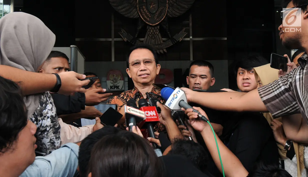 Mantan ketua DPR Marzuki Alie menjawab pertanyaan wartawan usai menjalani pemeriksaan terkait kasus korupsi E-KTP di Gedung KPK, Jakarta, Selasa (26/6). (Merdeka.com/Dwi Narwoko)