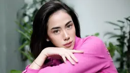 Perempuan kelahiran 9 November 1996 ini terihat menawan dengan outfit ungu yang dikenakannya. Foto Baby dengan berpose tatapan tajam menatap kamera ini sukses bikin hati meleleh. Netizen ramai mengomentari kolom komentar dengan sebut ibu satu anak ini terlihat cantik. (Liputan6.com/IG/@babyjvnc)