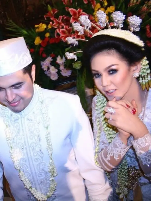 Momen Manis Sissy Priscillia dan Suami