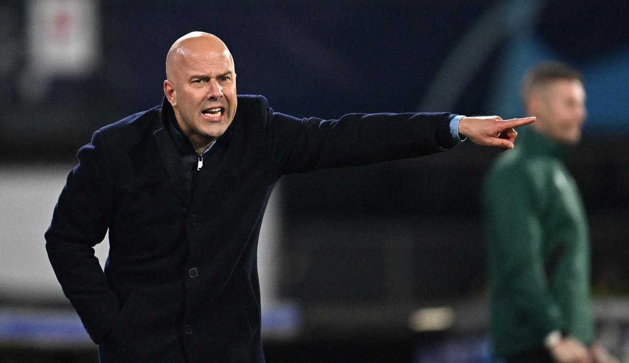 Arne Slot Slot diperkenalkan sebagai pelatih kepala, bukan manajer seperti Klopp. Peran Slot ini menandai era baru dalam struktur manajemen Liverpool. The Reds baru-baru ini diketahui tengah melakukan restrukturisasi di sisi manajemen. (AFP/John Thys)