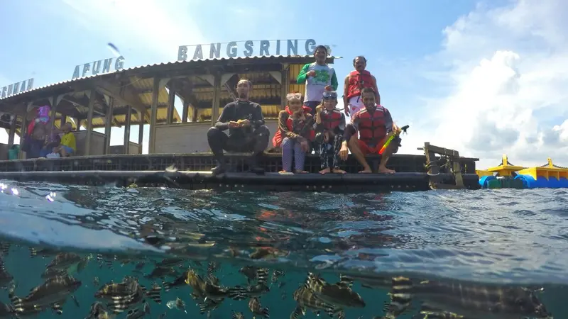Pesona Alam Pantai Bangsring Banyuwangi, Maldivesnya Jawa Timur