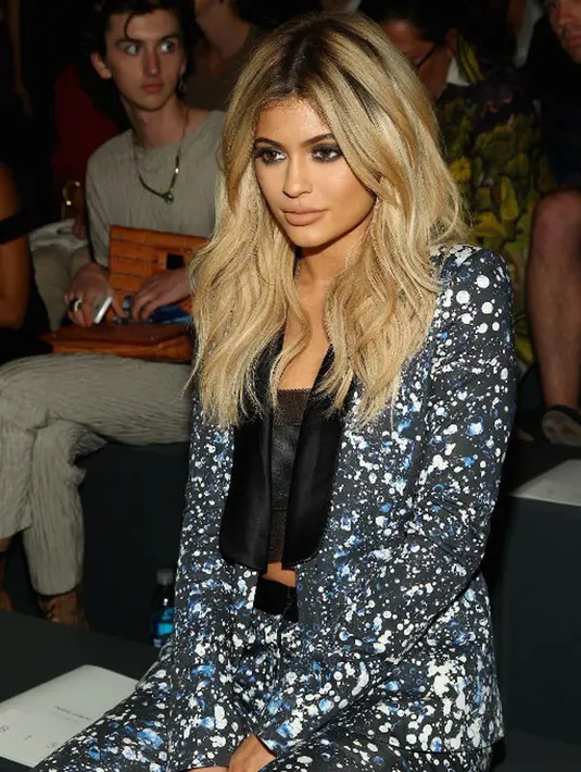 “Travis dan Kylie sudah siap menikah, namun Kylie tidak ingin menggelarnya (pernikahan) sampai bayinya lahir. Prioritas utama mereka adalah bayi tersebut” ujar sumber. (AFP/Astrid Stawiarz)