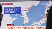 Berita mengenai gempa 3,4 SR Korea Utara dalam sebuah tayangan televisi di Korea Selatan (AP)