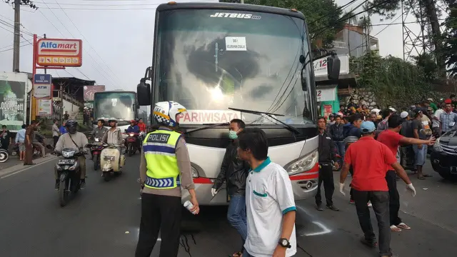 Tragedi di Jalan Raya: Balita Tiga Tahun Tertabrak Bus Pariwisata