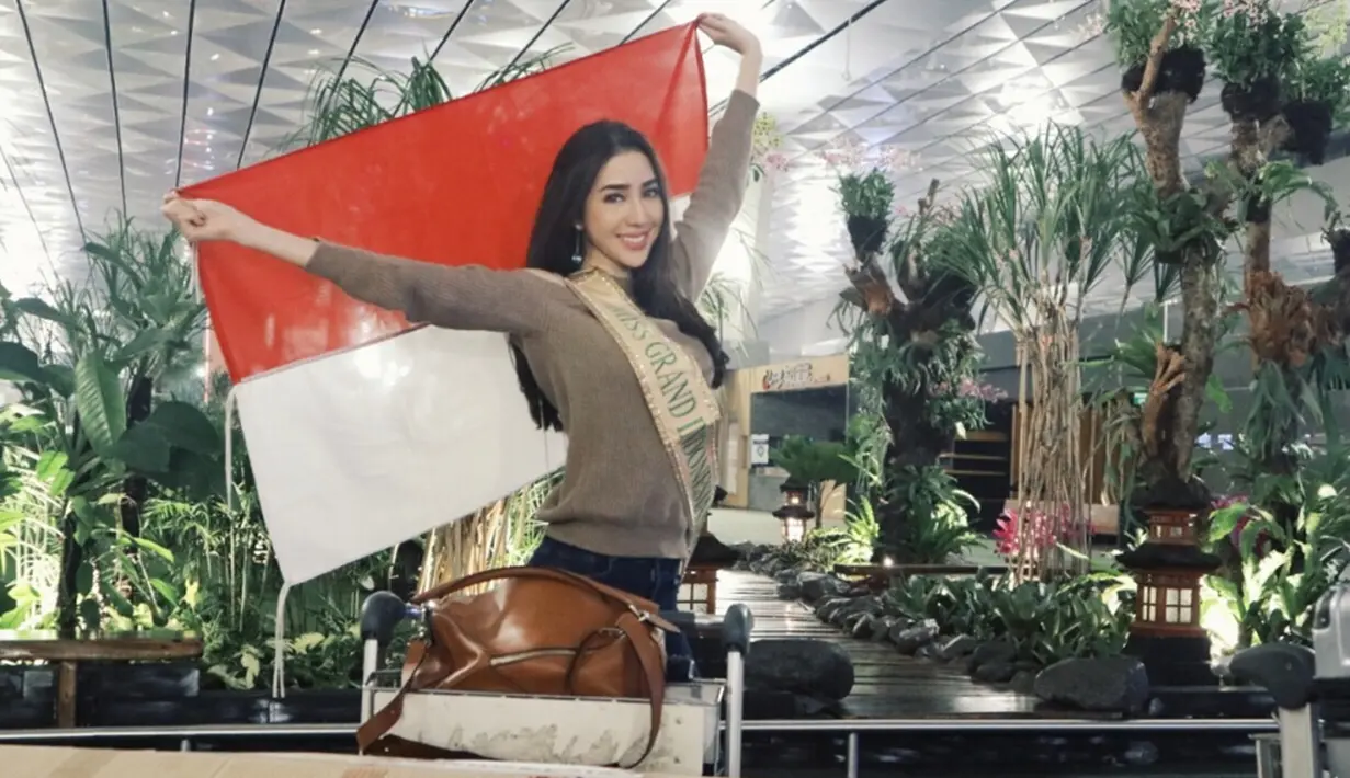 Pemilik wajah Belasteran ini ternyata sering mondar-mandir di atas catwalk. Pencapaiannya itu tak mengherankan mengingat dirinya memiliki tubuh yang sangat ramping. Selain itu, rambutnya yang lurus terurai juga menjadi daya tarik tersendiri gadis asal Bengkulu ini. (Liputan6.com/IG/@nadiapurwoko)