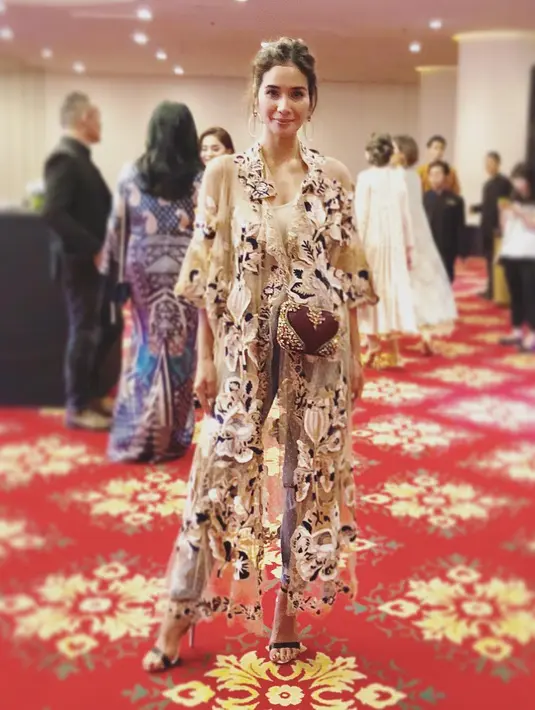 Biasanya berlibur ke luar negeri merupakan pilihan bagi masyarakat ibukota yang tak mudik. Tapi, rencana Marsha untuk melakukan liburan ke luar negeri pun tak ada. "Nggak (ada rencana) sih," imbuhnya. (Foto: instagram.com/marshatimothy)