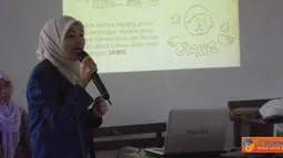 Citizen6, Surabaya: Mahasiswa ITS, Jurusan Teknik Kimia, dalam program kreatifitas mahasiswa pengabdian masyarakat (PKMM) membuat permainan yang bernama Jaws (Javanesse World Scrabble).(Pengirim: Widhy Roviantika)