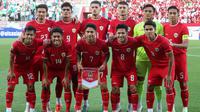 Foto tim starting XI Timnas Indonesia U-23 jelang laga semifinal Piala Asia U-23 2024 menghadapi Uzbekistan U-23 di Abdullah bin Khalifa Stadium, Doha, Qatar, Senin (29/4/2024). (AFP/Karim Jaafar)