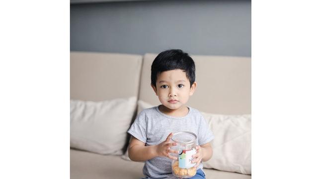 Jarang Terekspos, Ini 6 Potret Lucu Hasan Anak Fedi Nuril