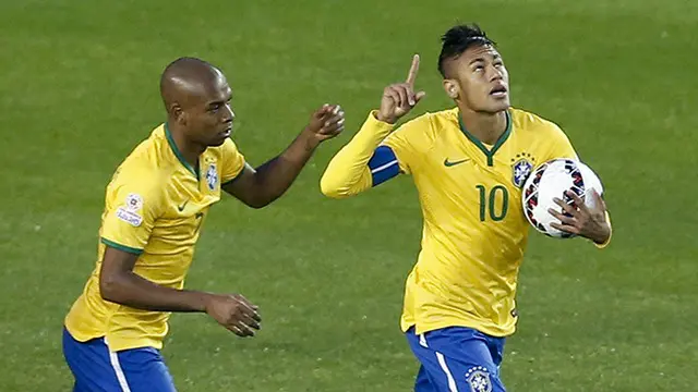 Neymar jadi aktor penentu bagi Brasil pada laga pertama melawan Peru di Copa America 2015. Berkat gol sundulan kepalanya dan umpan matangnya pada Douglas Costa, Brasil unggul 2-1 atas Peru.