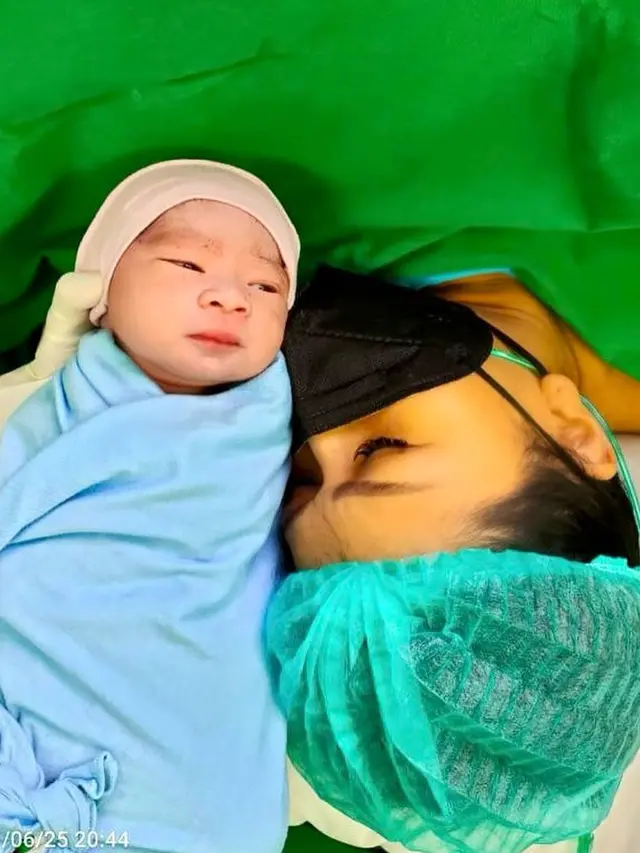 Tata Janeeta Melahirkan