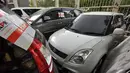 Berdasarkan pantauan Liputan6.com di lapangan parkir KPK, kendaraan yang disita antara lain sebuah mobil jenis Alphard, Kijang Innova, Camry Hybrid, Suzuki Swift dan Honda CRV, Jakarta, Selasa (23/12/2014). (Liputan6.com/Mihtahul Hayat)