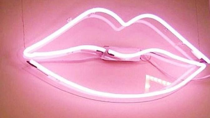 Kemasan parfum Kylie Jenner dan Kim Kardashian akan berbentuk bibir. (dok.Instagram @kkwfragrance/https://www.instagram.com/p/BvE2OubH08S/Henry