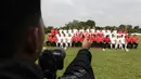 Pemain Persija Jakarta melakukan sesi foto sebelum latihan jelang laga Liga 1 di Lapangan Sutasoma, Jakarta, Jumat (07/12). Persija akan berhadapan dengan Mitra Kukar. (Bola.com/M Iqbal Ichsan)