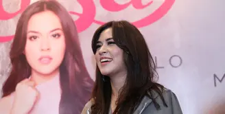 Penyanyi cantik Raisa Andriana tidak bisa menyembunyikan kegembiraannya namanya bisa masuk sembilan nominasi dalam penghargaan insan musik Anugerah Musik Indonesia (AMI) 2016. (Nurwahyunan/Bintang.com)