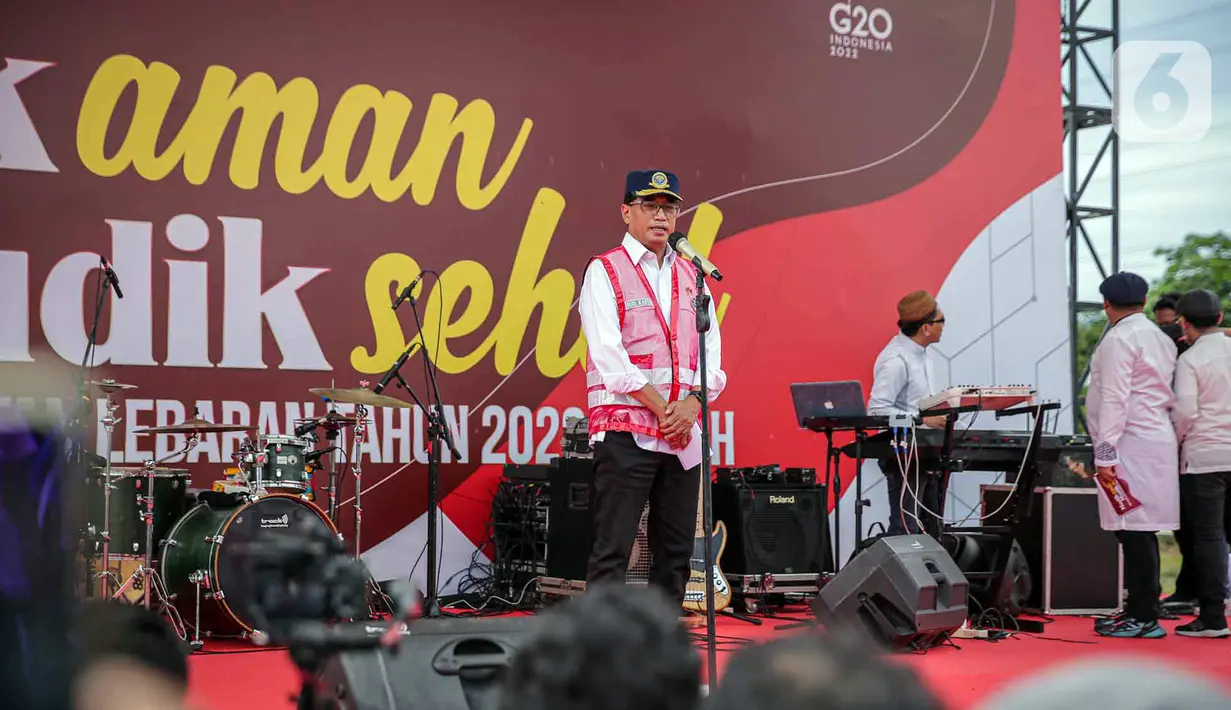 <p>Menteri Perhubungan Budi Karya Sumadi menyampaikan sambutan saat melepas Mudik Aman Mudik Sehat di Terminal Jatijajar, Depok, Jawa Barat, Kamis (28/4/2022). Enesis Group membuka posko mudik dan arus balik di beberapa titik di Pulau Jawa sejak 25 April hingga 8 Mei 2022 untuk memberikan kenyamanan dan keamanan bagi masyarakat. (Liputan6.com/Faizal Fanani)</p>