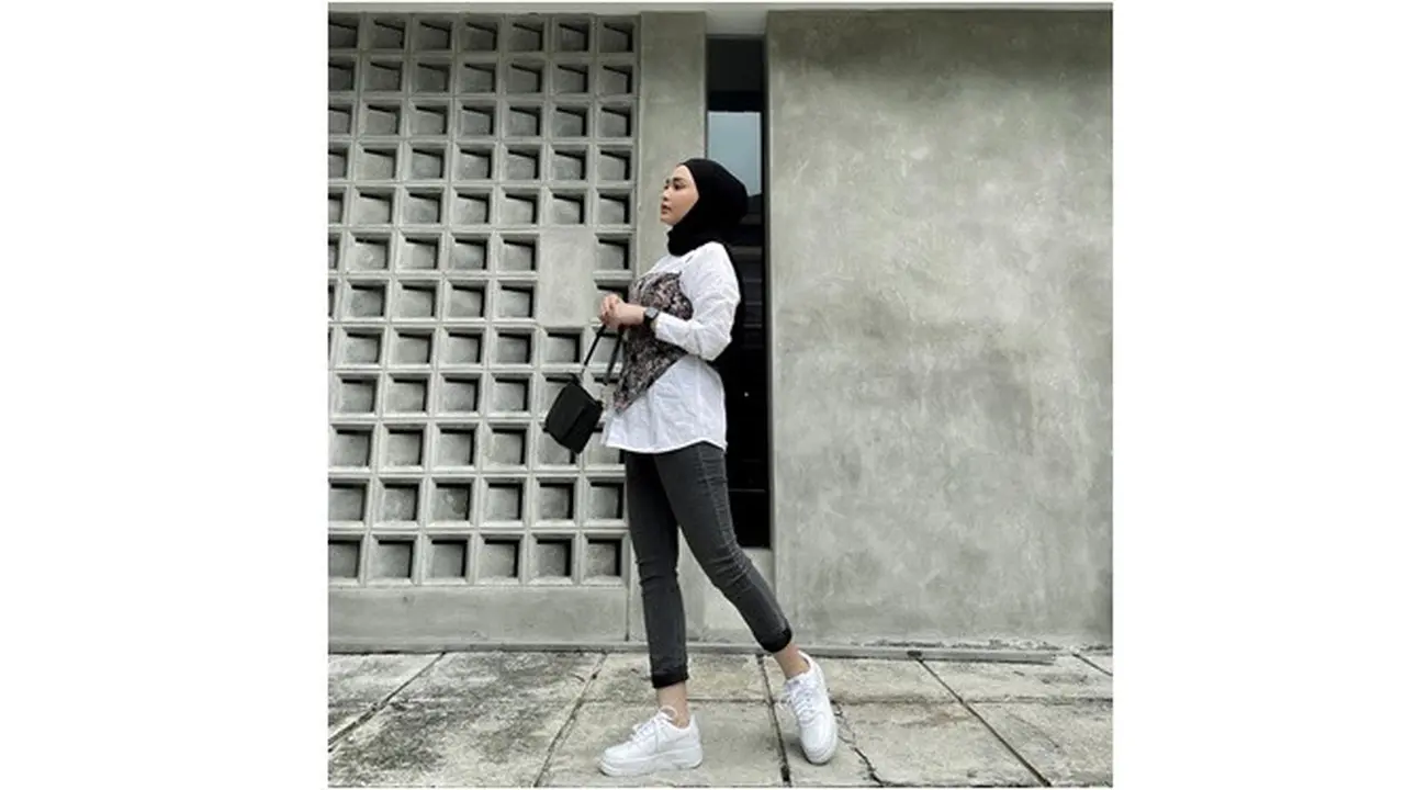 6 Potret Indah Ningtyas Istri Komika Rigen yang Jarang Tersorot ...